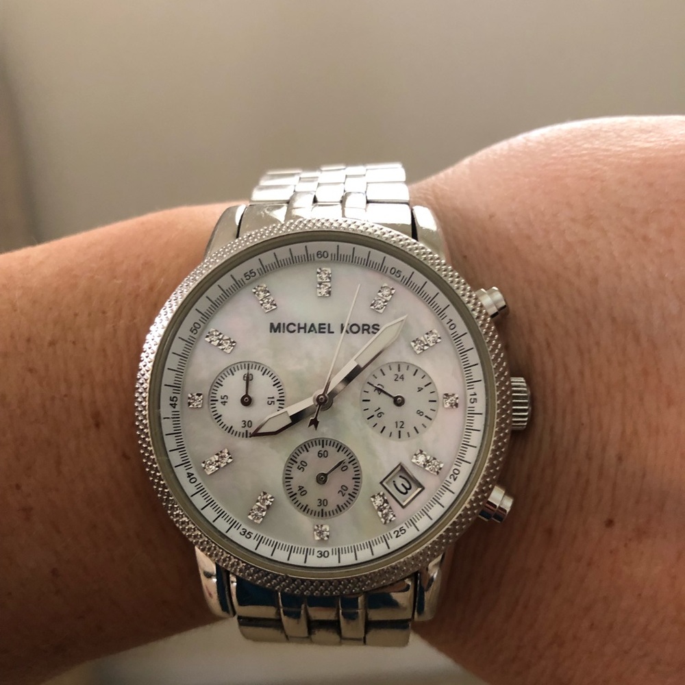 Michael Kors Watches - Picture 2 of 3